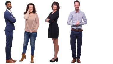 Çok ırklı insanlar kümesi beyaz arka plan üzerinde poz