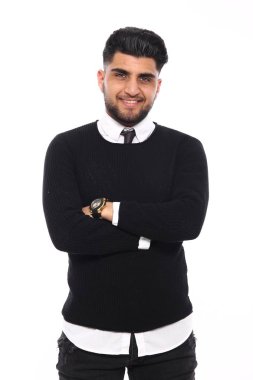 Genç Arap adam gülümsüyor