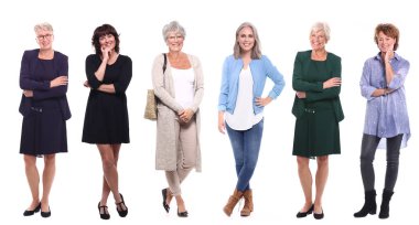 Kafkas kadınları beyaz arka planda poz veriyor