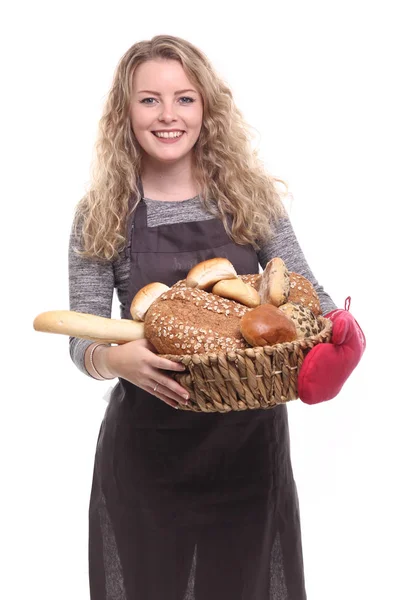 Mulher Segurando Cesta Com Pães Diferentes — Fotografia de Stock