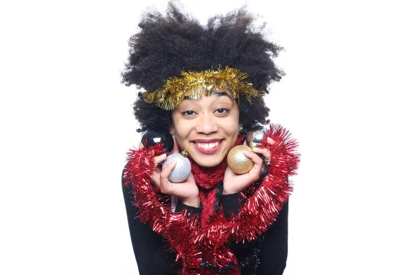 Mulher Afro Americana Bonita Decoração Natal Com Bolas — Fotografia de Stock