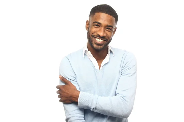 Siyah adam poz gülümseyen