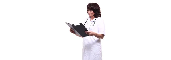 Médico Femenino Está Leyendo Información Carpeta — Foto de Stock