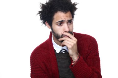 Beyaz arka planda siyah adam düşünme 