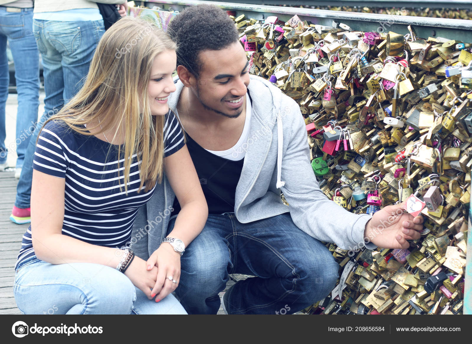 photo of interracial couple dating in paris photo of interracial couple dating in paris