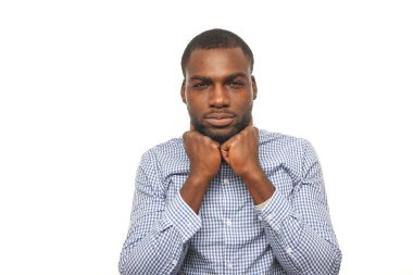 Siyah adam poz düşünme