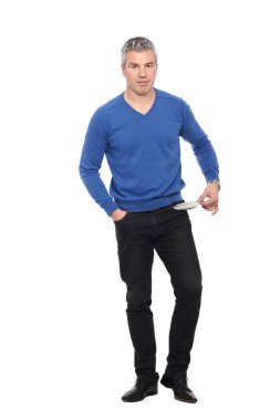 Boş cepli yetişkin Kafkas adam