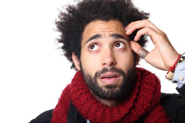 Beyaz arka planda siyah adam düşünme 