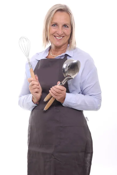 Donna Bionda Che Tiene Utensili Cucina Sfondo Bianco — Foto Stock