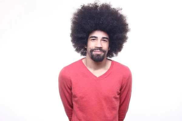 Hombre Negro Con Pelo Rizado Sobre Fondo Blanco — Foto de Stock