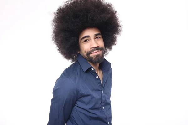 Lycklig Afro American Man Med Stort Lockigt Hår — Stockfoto