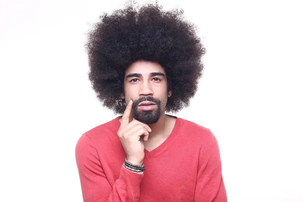 Afro Amerikaanse Man Met Krullend Haar Poseren Witte Achtergrond — Stockfoto