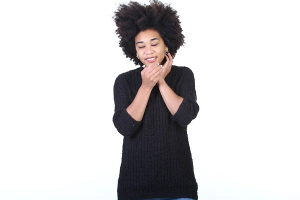 Mooie Afro Amerikaanse Vrouw Lacht — Stockfoto