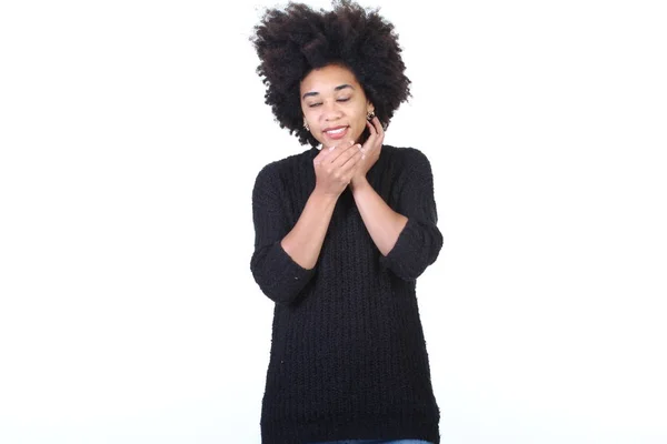 Hermosa Mujer Afro Americana Sonríe — Foto de Stock