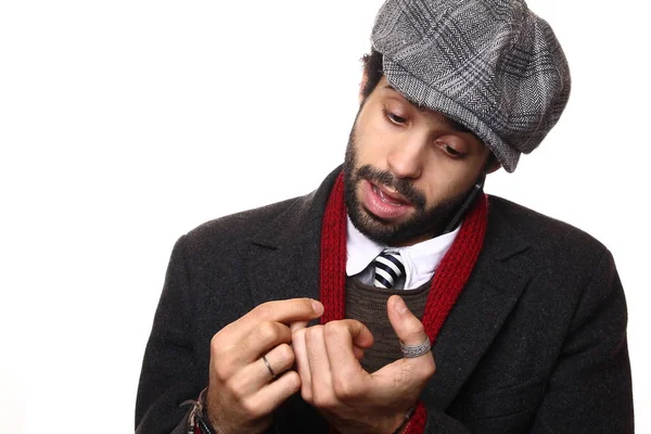 携帯電話で話しているファッショナブルな黒人男性 — ストック写真
