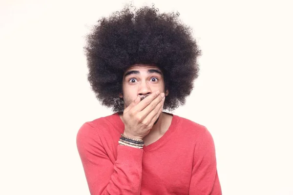 Homem Afro Emocional Frente Fundo Branco — Fotografia de Stock