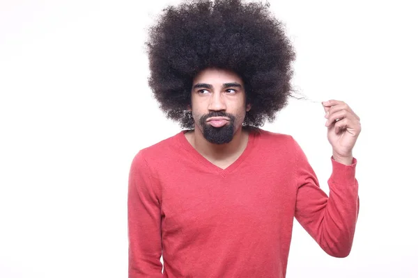 Hombre Afroamericano Posando Sobre Fondo Blanco — Foto de Stock