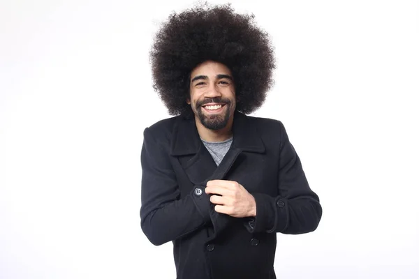 Glücklicher Afroamerikanischer Mann Mit Großen Lockigen Haaren — Stockfoto