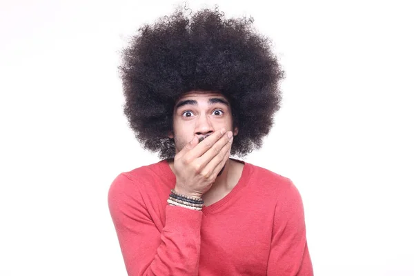 Homem Preto Com Cabelo Encaracolado Cobrindo Boca — Fotografia de Stock