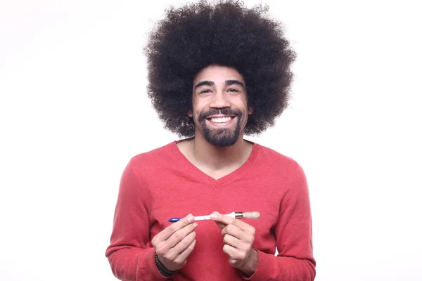 Hombre Negro Con Cepillo Pelo Rizado — Foto de Stock