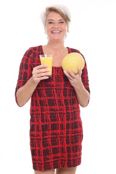Kobieta Blonde Holding Szkła Soku Melon — Zdjęcie stockowe