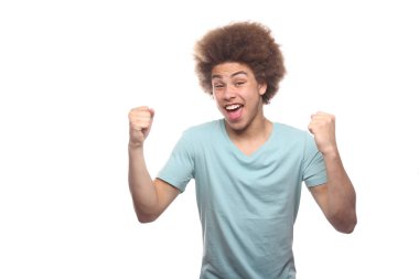 Kazanan siyah adam poz