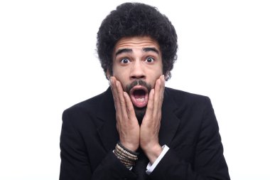 Beyaz arka planda siyah sürpriz işadamı