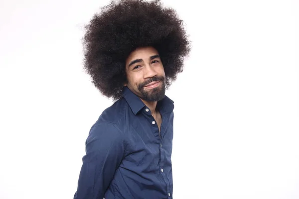 Felice Uomo Afro Americano Con Grandi Capelli Ricci — Foto Stock