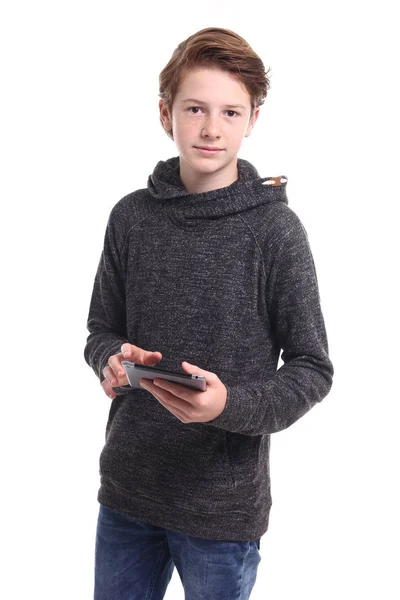 Kaukasiska Teen Boy Använder Tablet — Stockfoto