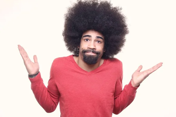 Emotionele Afro Man Voor Een Witte Achtergrond — Stockfoto