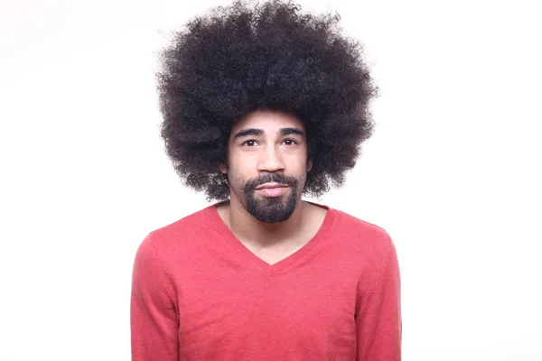 Afro Americano Com Cabelo Encaracolado Posando Fundo Branco — Fotografia de Stock