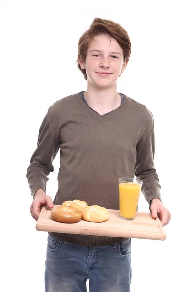 Caucasien Adolescent Garçon Tient Plateau Avec Jus Gâteaux — Photo