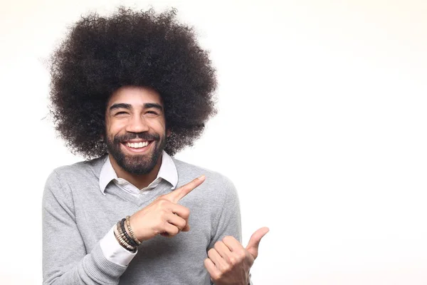 Feliz Hombre Afro Frente Fondo Blanco — Foto de Stock