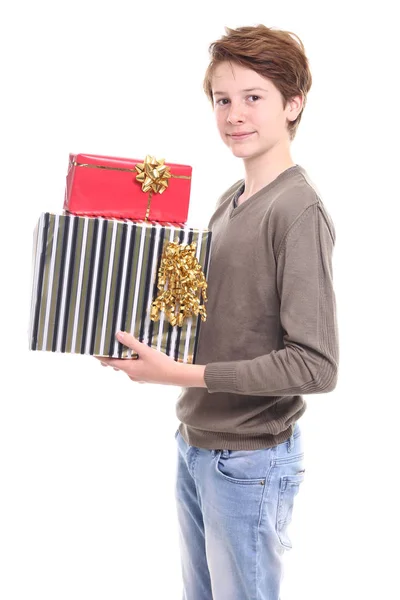 クリスマス プレゼントと美しい 代の少年 — ストック写真