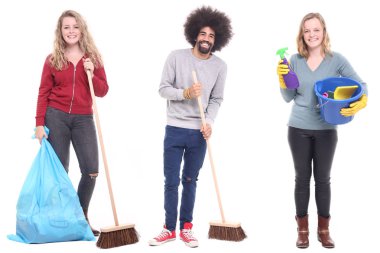 Temizlik işçileri beyaz arka planda poz