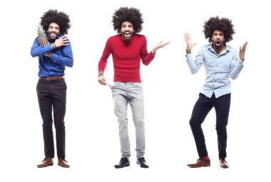 Beyaz arka planda farklı pozlar Afro-Amerikan adam