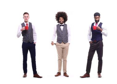 Beyaz arka planda interraccial erkekler