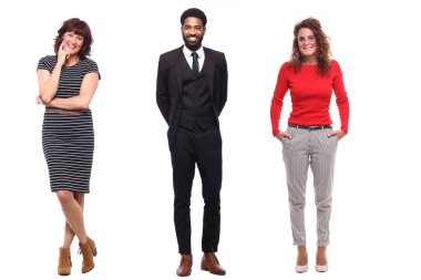 Beyaz arka planda Irklar arası insanlar