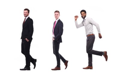 Beyaz arka planda interraccial erkekler