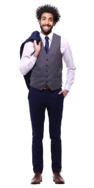 Siyah genç adam gülümsüyor