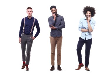 Beyaz arka planda interraccial erkekler