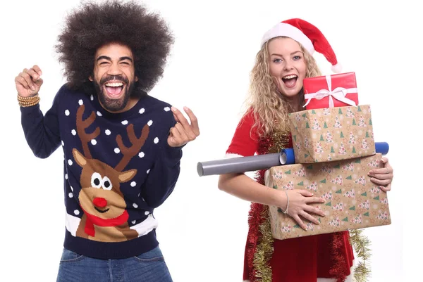 Mutlu afro-amerikan adam ve beyaz kadın noel zamanı