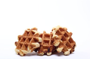 Beyaz arkaplanda tatlı kurabiyeler