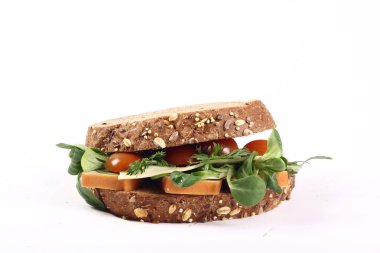 Beyaz arka planda sulu sandviç