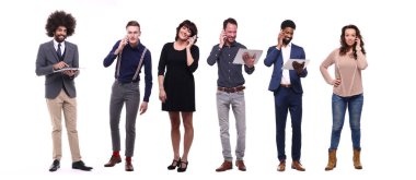 Tablet Pc kullanan ve beyaz arka planda cep telefonu konuşan kişiler