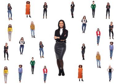 Beyaz arka planda Interraccial kadınlar