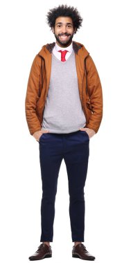 Siyah genç adam gülümsüyor