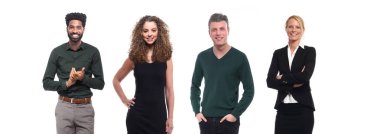 Beyaz arka planda Irklar arası insanlar