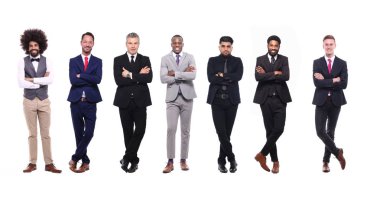 Beyaz arka planda interraccial erkekler