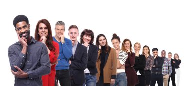 Beyaz arkaplanda bir grup insan